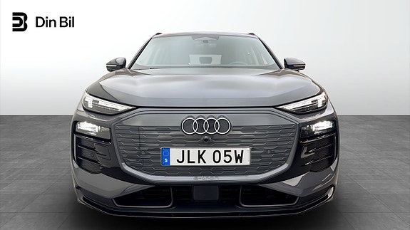 Audi Q6 e-tron 4 of 5
