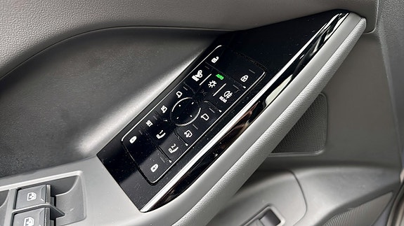 Audi Q6 e-tron 16 of 23
