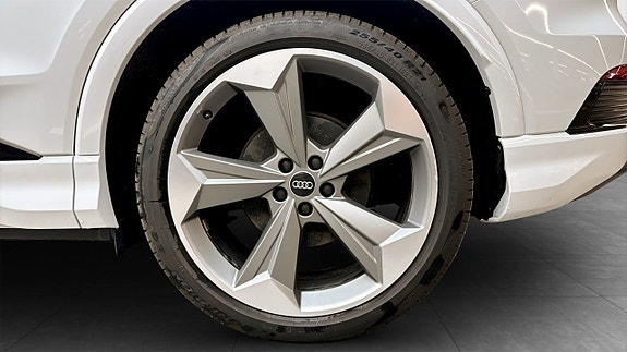 Audi Q4 e-tron 6 of 23