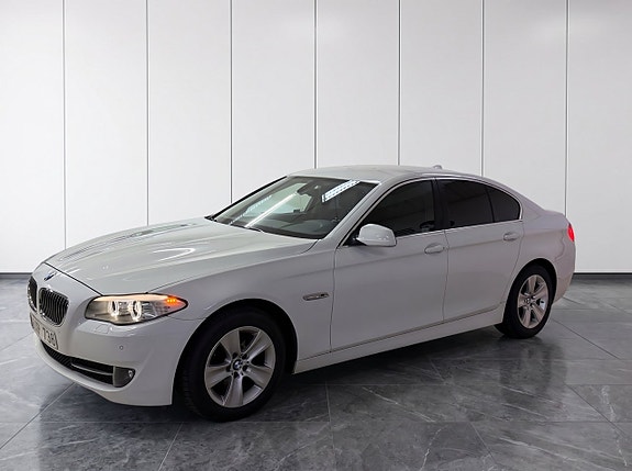 BMW 520i 4 of 5