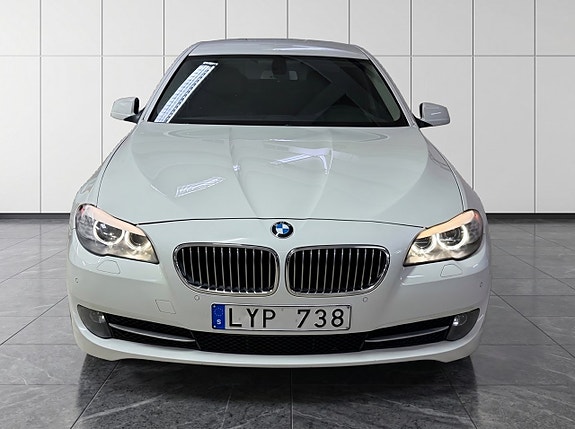 BMW 520i 2 of 5