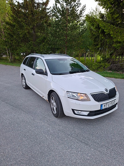 Skoda Octavia 2 of 4