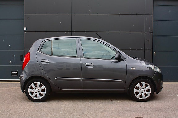 Hyundai i10 2 of 5