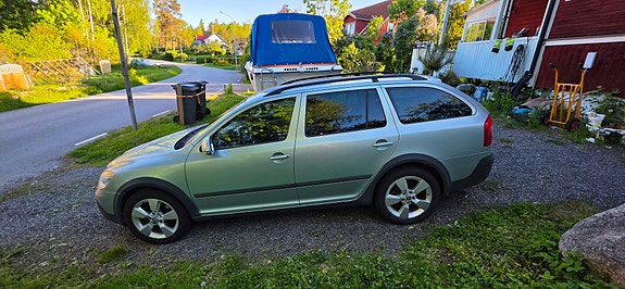 Skoda Octavia Scout 3 of 5