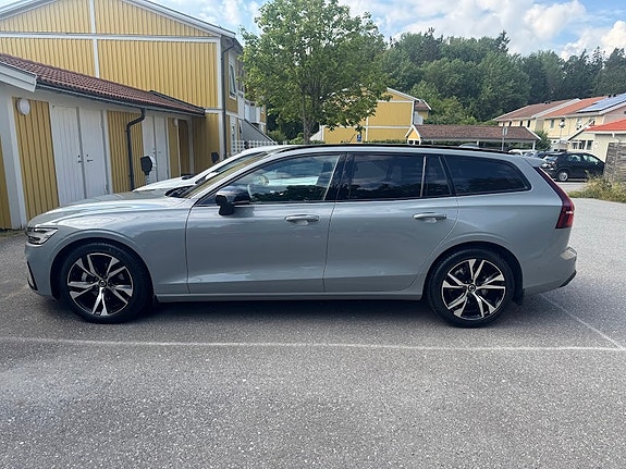 Volvo V60 2 of 15
