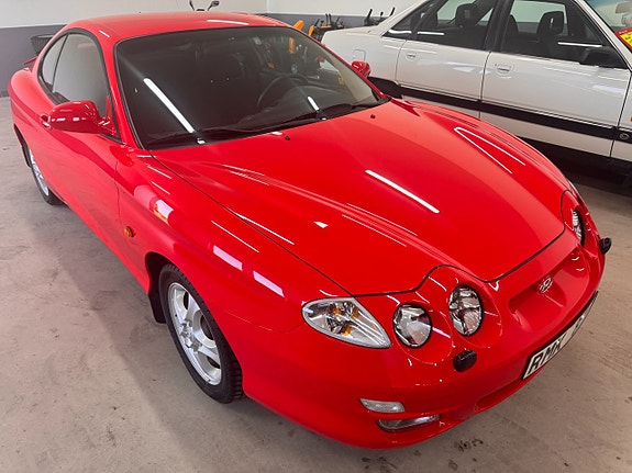 Hyundai Coupe 2 of 5