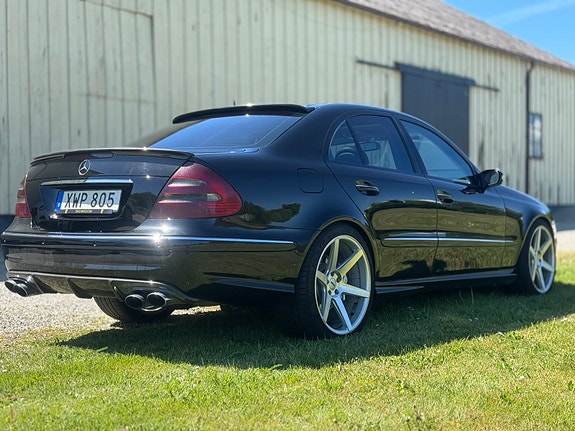 Mercedes-Benz E55 6 of 17