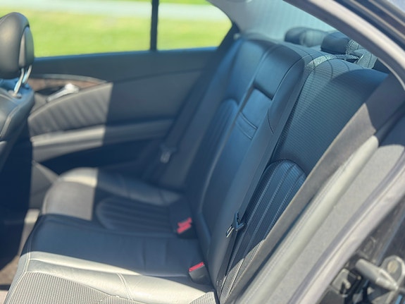 Mercedes-Benz E55 10 of 17