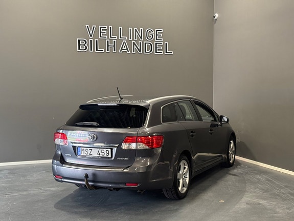 Toyota Avensis 3 of 5