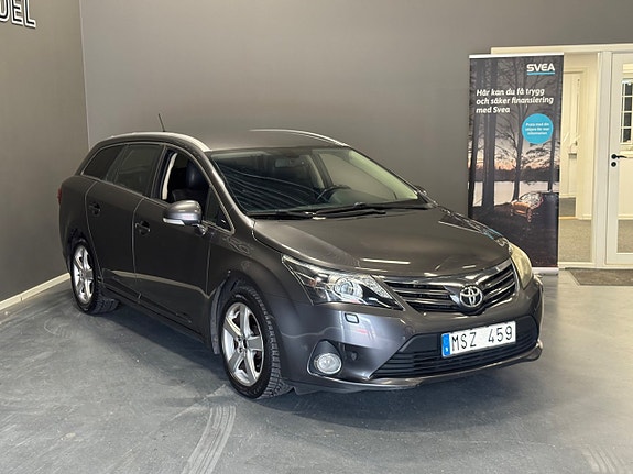 Toyota Avensis 2 of 5