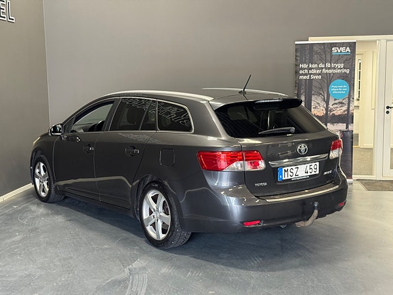 Toyota Avensis 4 of 5