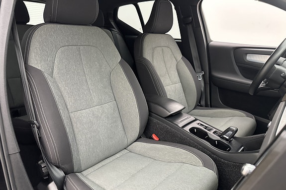 Volvo XC40 3 of 4