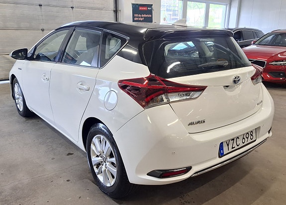 Toyota Auris 5 of 25