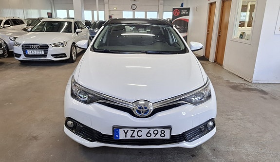 Toyota Auris 6 of 25