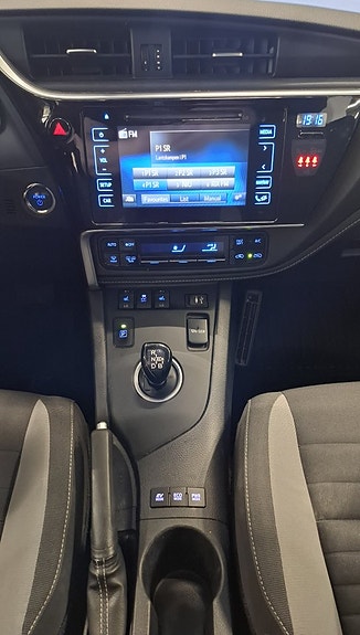 Toyota Auris 25 of 25