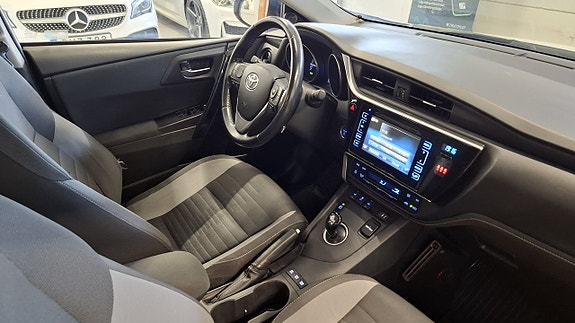 Toyota Auris 9 of 25