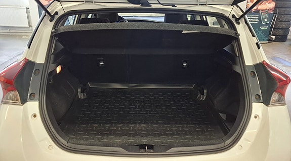 Toyota Auris 14 of 25