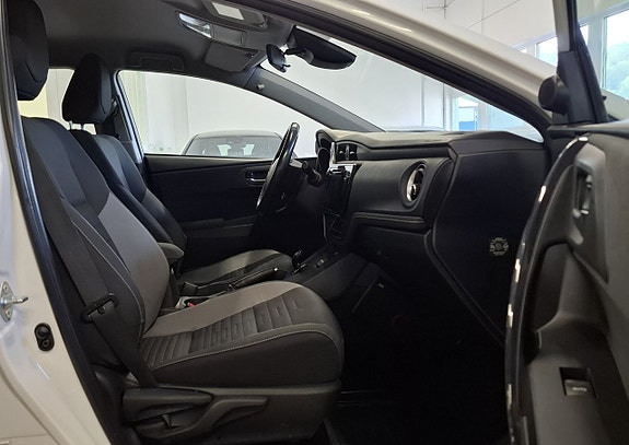 Toyota Auris 10 of 25