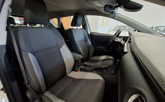 Toyota Auris 11 of 25