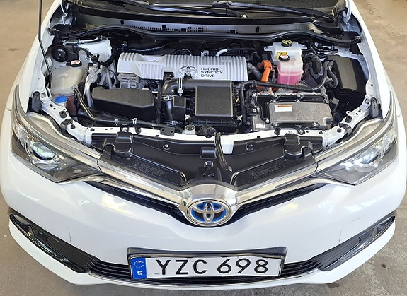 Toyota Auris 15 of 25