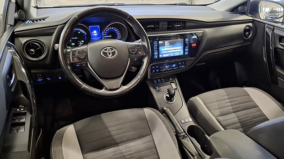 Toyota Auris 2 of 25