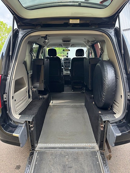 Dodge Grand Caravan 12 of 18