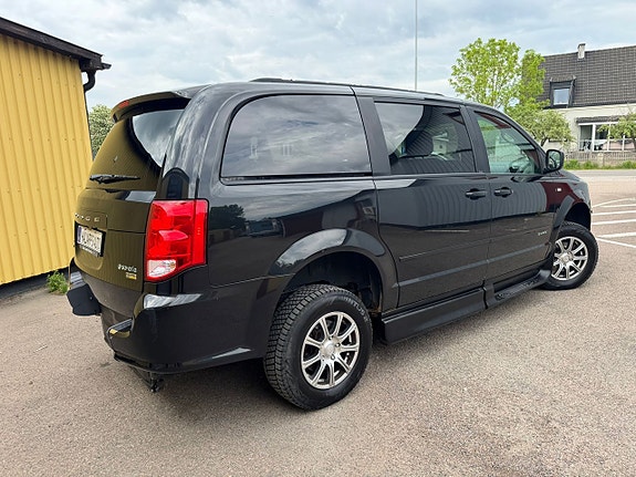Dodge Grand Caravan 3 of 18