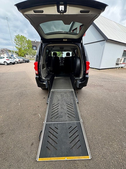 Dodge Grand Caravan 7 of 18