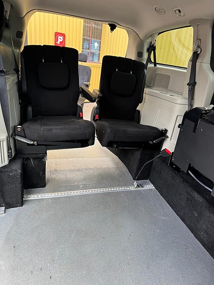 Dodge Grand Caravan 10 of 18