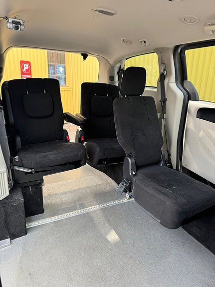 Dodge Grand Caravan 11 of 18