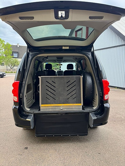 Dodge Grand Caravan 6 of 18