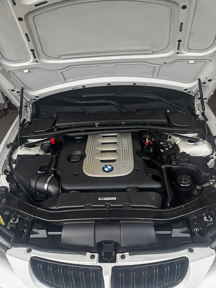 BMW 335d 4 of 5