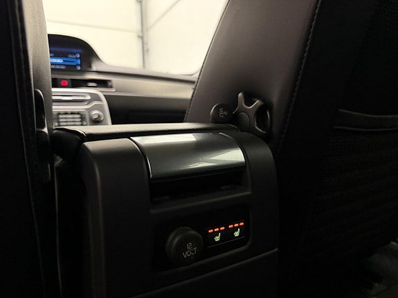 Volvo XC70 13 of 13