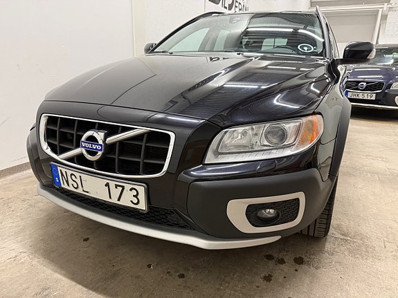 Volvo XC70 2 of 13