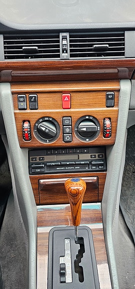 Mercedes-Benz 300 E 6 of 7