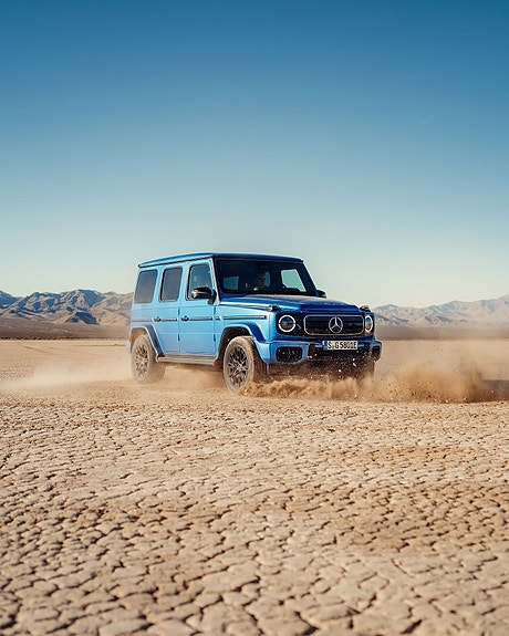 Mercedes-Benz G580 2 of 16