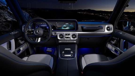 Mercedes-Benz G580 13 of 16