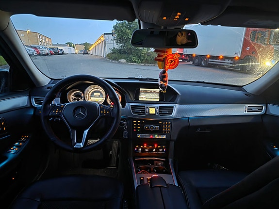Mercedes-Benz E220 5 of 5