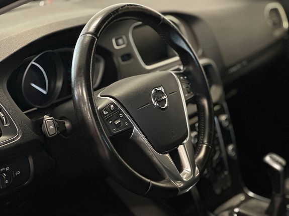 Volvo V40 Cross Country 12 of 27