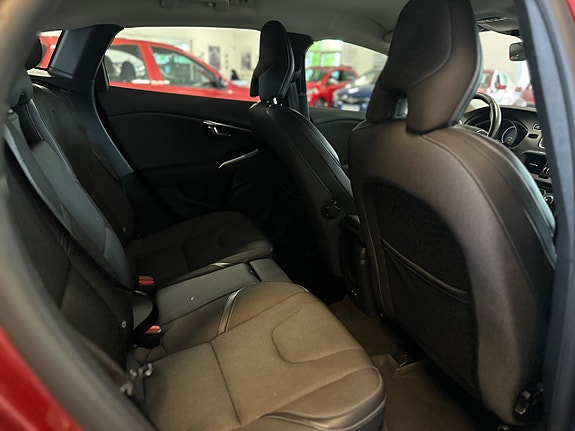 Volvo V40 Cross Country 27 of 27