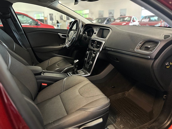Volvo V40 Cross Country 24 of 27
