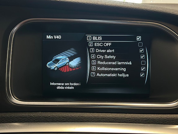 Volvo V40 Cross Country 23 of 27