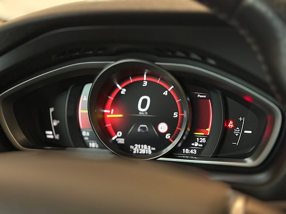 Volvo V40 Cross Country 25 of 27