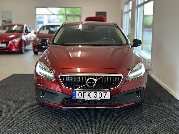 Volvo V40 Cross Country 2 of 27