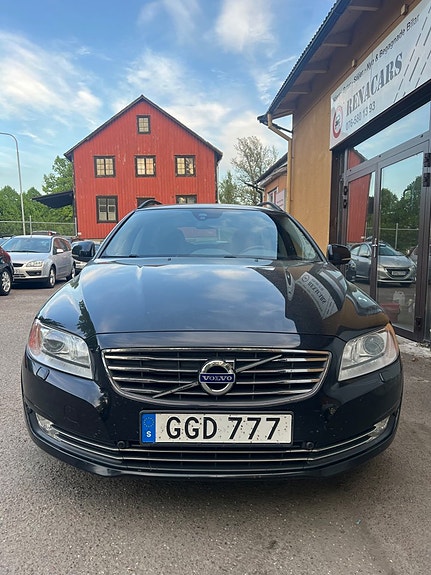 Volvo V70 2 of 5