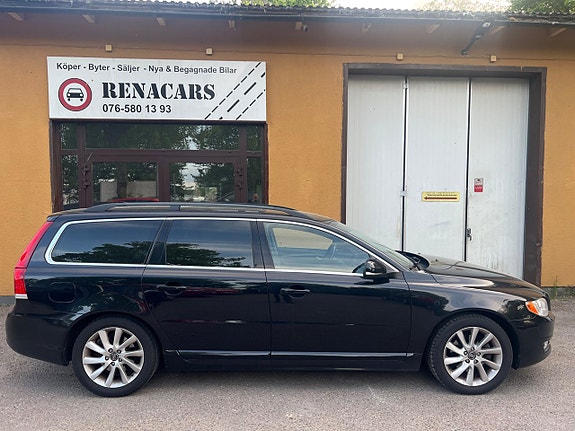 Volvo V70 3 of 5