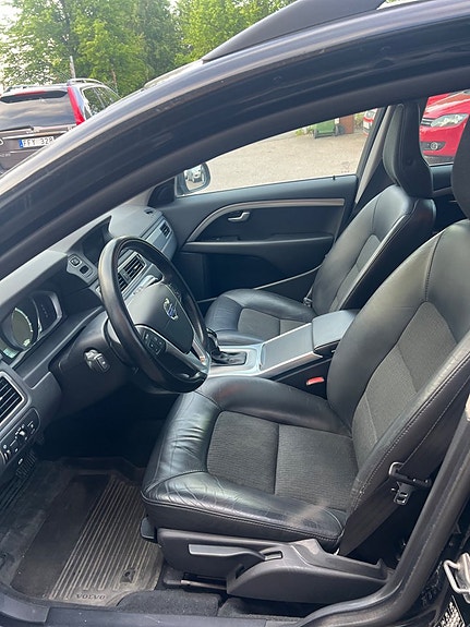 Volvo V70 6 of 8