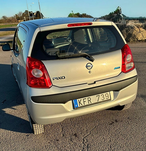 Nissan Pixo 3 of 5