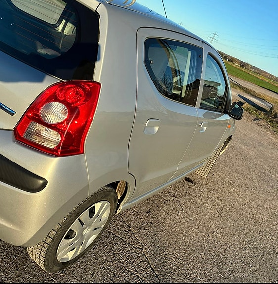Nissan Pixo 4 of 5