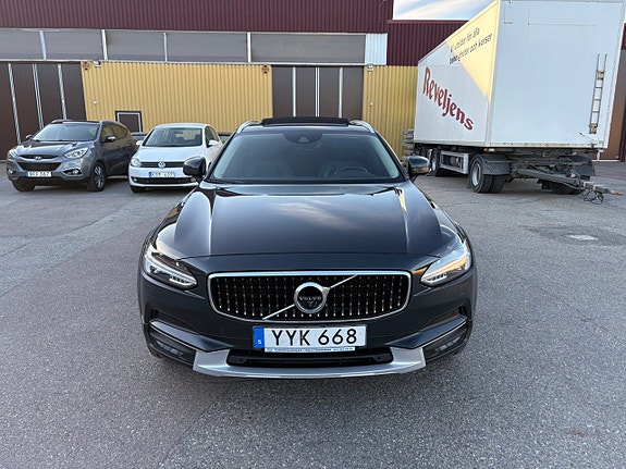 Volvo V90 Cross Country 6 of 17